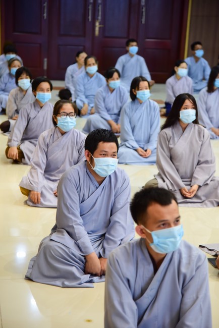 Taking comments to complete recording visual images in the rain season retreat